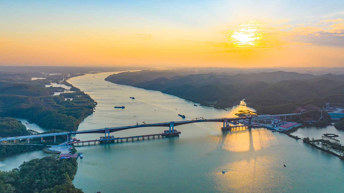 世界最大跨徑1800型波形鋼腹板連續剛構橋——飛龍大橋.jpg